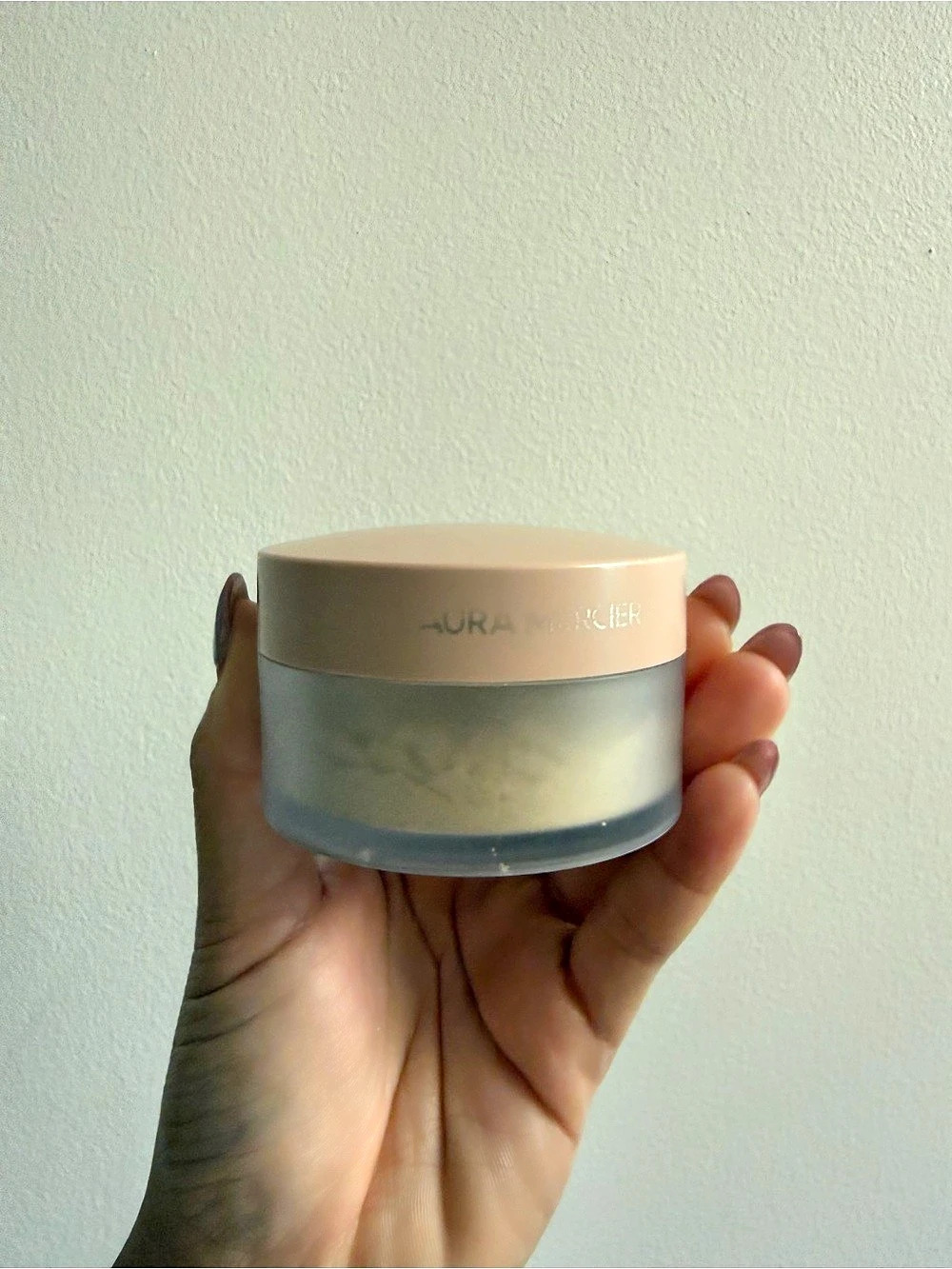 Laura Mercier Translucent Loose Setting Powder - Picture 2 of 3
